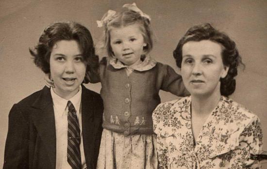 Kathleen Mary Cook nee Kenny with daughters Kathleen and Veronica
